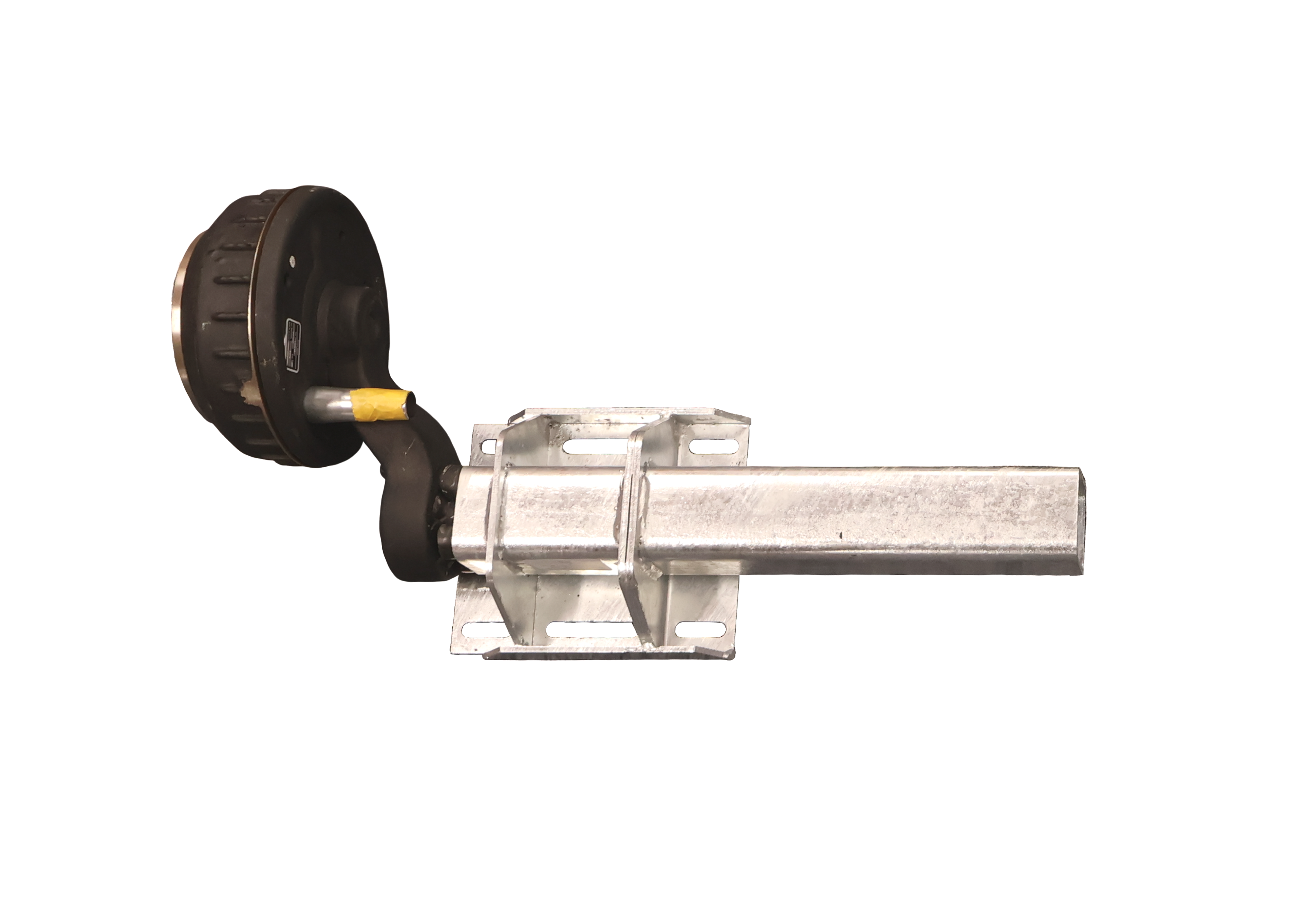 Universal aksel - justerbar c-mål 1540 - 2000 mm med bremse 1350 kg 4x100 ("BPW") - Venstre side