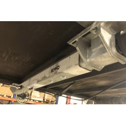 UNIVERSAL AXEL - JUSTERBAR 1420 - 1750mm MED BROMS 1400 KG 5X112 ("Knott")