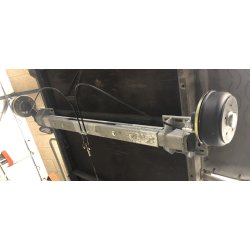 UNIVERSAL AXEL - JUSTERBAR 1420 - 1750mm MED BROMS 1400 KG 5X112 ("Knott")